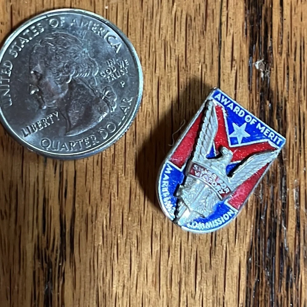 Sterling WWII AWARD OF MERIT MARITIME COMMISSION SHIPS FOR VICTORY Utica NY pin